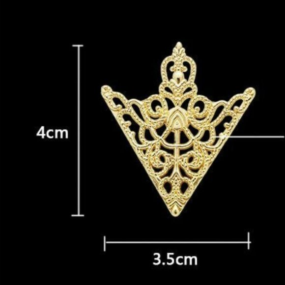 Classic Vintage Triangle Shirt Collar Lapel Pin - Picture 3 of 3
